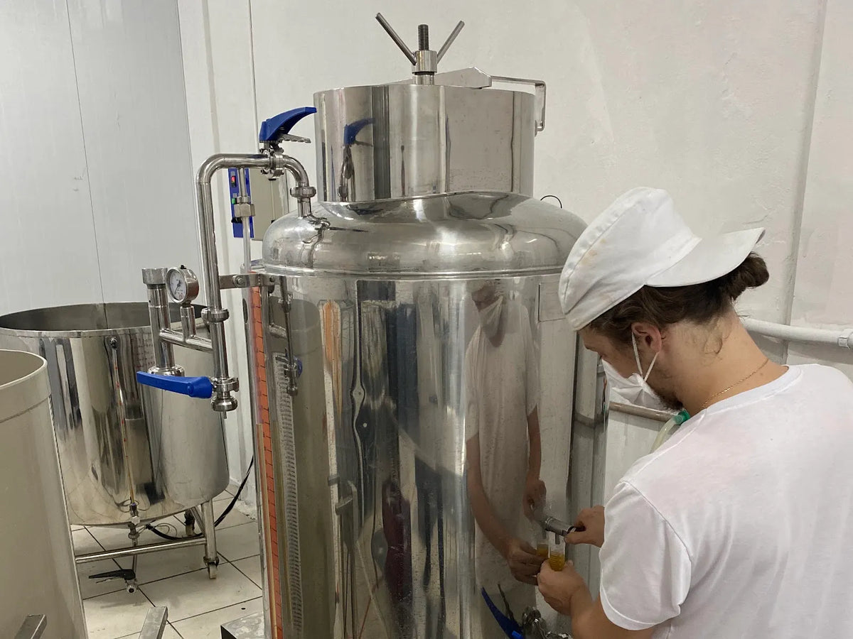 Fermentador de inox na fábrica da Pod, em Itajaí
